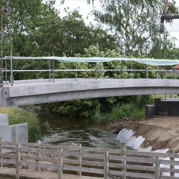 Beton voor Dommelse fietsbrug