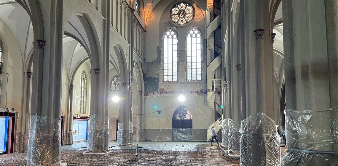 betonvloer kerk